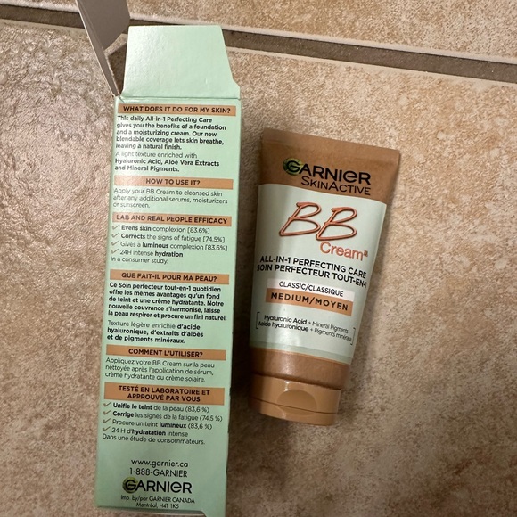 Garnier SkinActive BB Cream Hyaluronic Acid + Aloe Vera, Medium - Picture 2 of 6